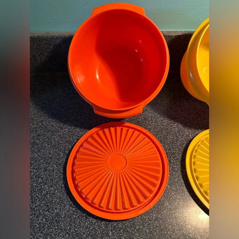 Harvest Colors Tupperware 8-Piece Servalier & Seal-N-Serve Combo Set With Lids